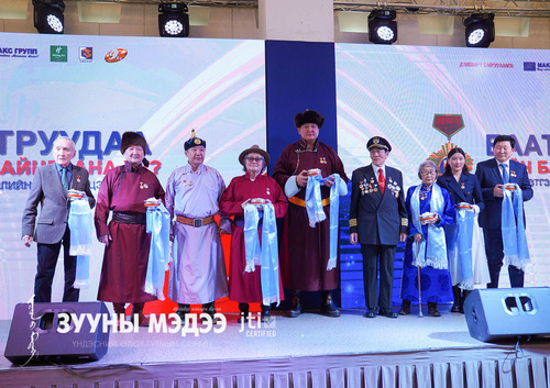 Ажил хөдөлмөрийн оргилд хүртэл зүтгэсэн Хөдөлмөрийн Баатрууд